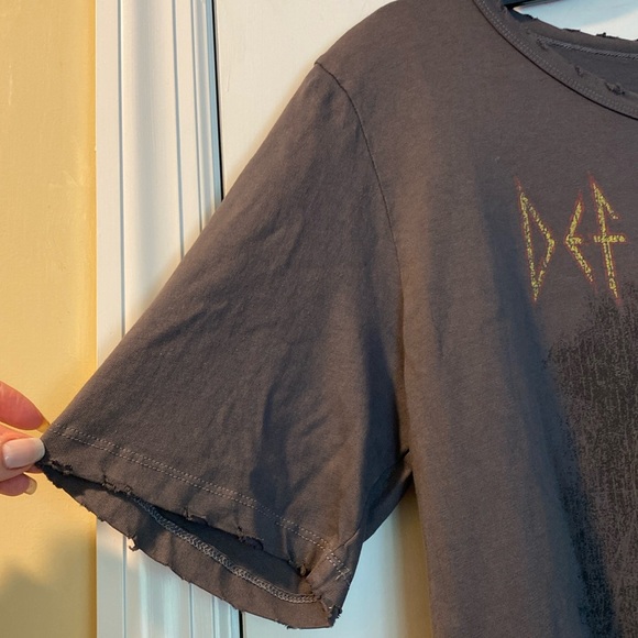 Recycled Karma 💯 Cotton Distressed Longer Sleeves Look Def Leppard Logo Tee New - Picture 5 of 16